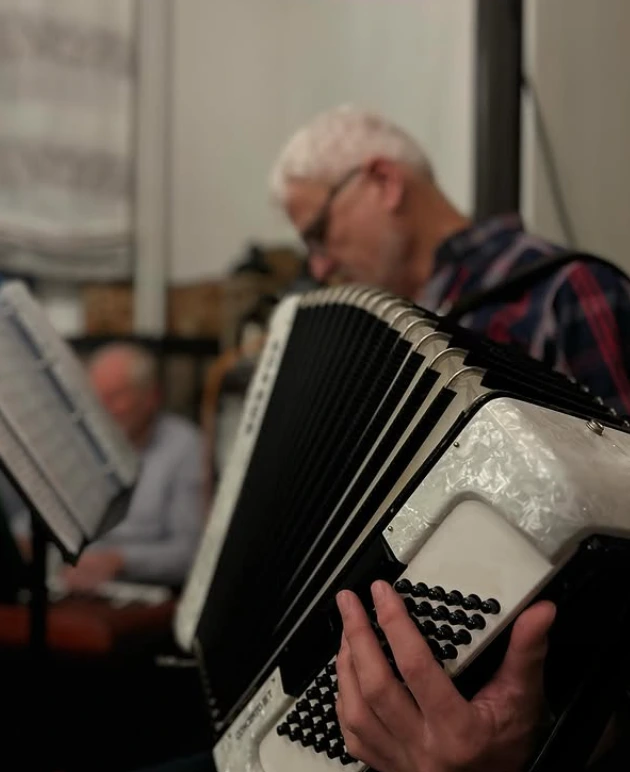 Live Musik – Akkordeon & griechische Nächte